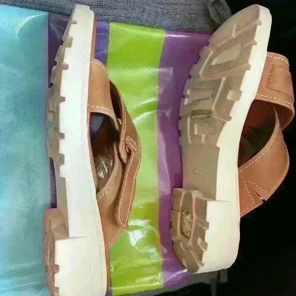 Ladies Clark Collection sandal light brown with white piping - Picture 5 of 10